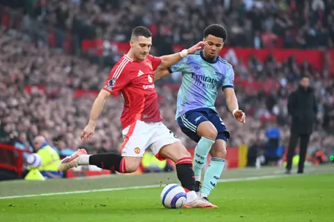 لاعب مانشستر يونايتد بعد التعادل مع أرسنال: لا يمكننا أن نكون راضين حتى يعود النادي للقمة